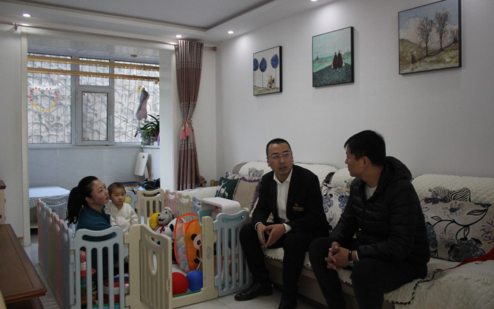 屯兰矿团委关爱青工成长走进青工家庭 (6).JPG
